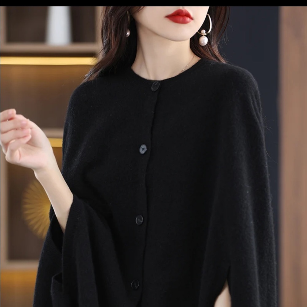 Beautiful poncho - Picture 2 of 6